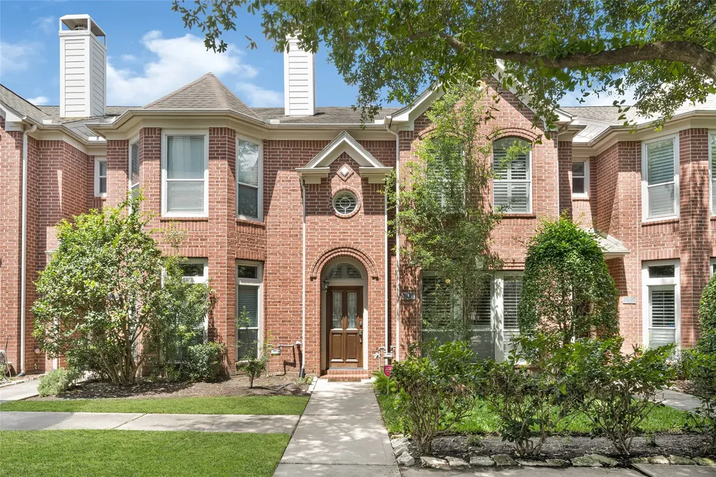 711 W Heights Hollow Lane Houston TX 77007