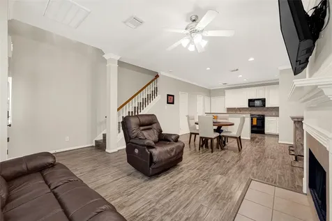 711 W Heights Hollow Lane Houston TX 77007