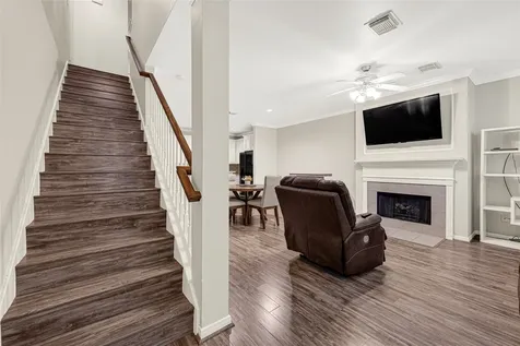 711 W Heights Hollow Lane Houston TX 77007