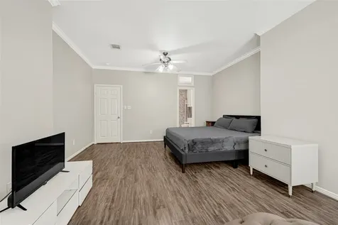 711 W Heights Hollow Lane Houston TX 77007