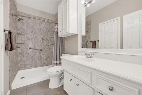 711 W Heights Hollow Lane Houston TX 77007