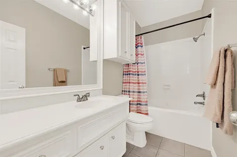 711 W Heights Hollow Lane Houston TX 77007