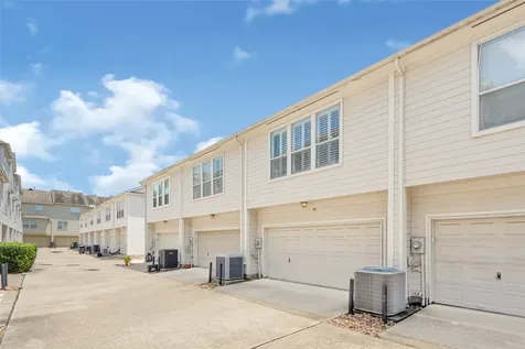 711 W Heights Hollow Lane Houston TX 77007