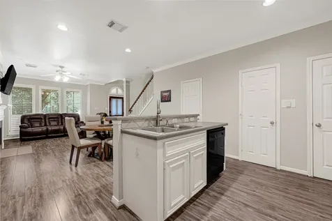 711 W Heights Hollow Lane Houston TX 77007