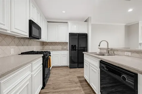 711 W Heights Hollow Lane Houston TX 77007