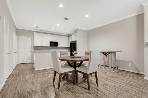 711 W Heights Hollow Lane Houston TX 77007