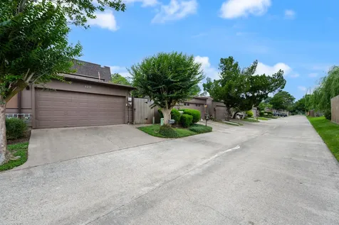 69 S Bachelor Button Street Lake Jackson TX 77566