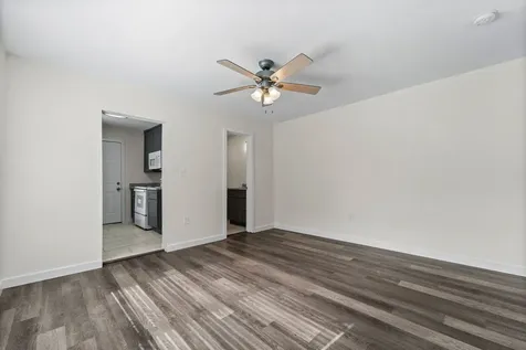 1615 1/2 Mckee Street Houston TX 77009