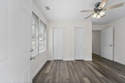 1615 1/2 Mckee Street Houston TX 77009