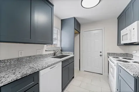 1615 1/2 Mckee Street Houston TX 77009