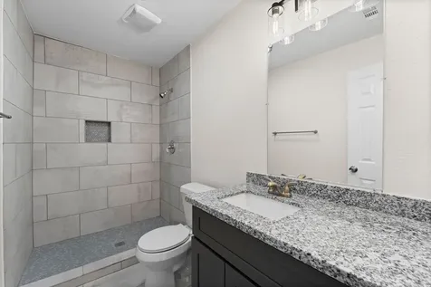 1615 1/2 Mckee Street Houston TX 77009