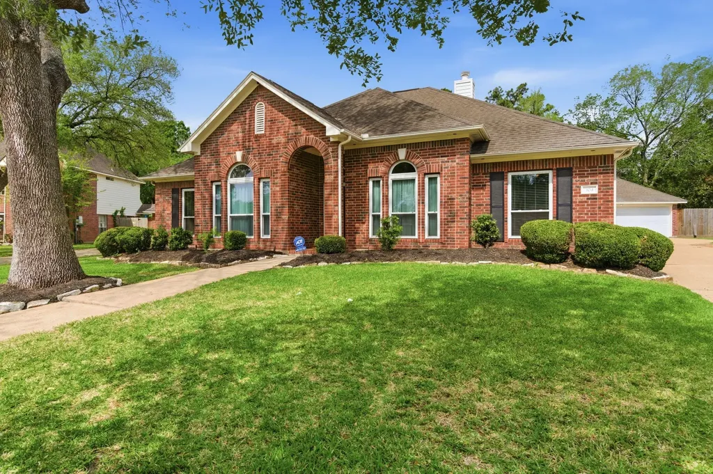 304 Melodywood Drive Friendswood TX 77546
