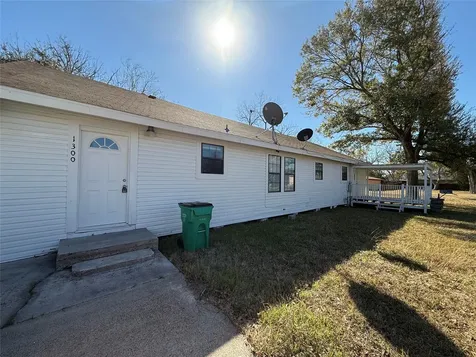 1300 N 8th Street Baytown TX 77520
