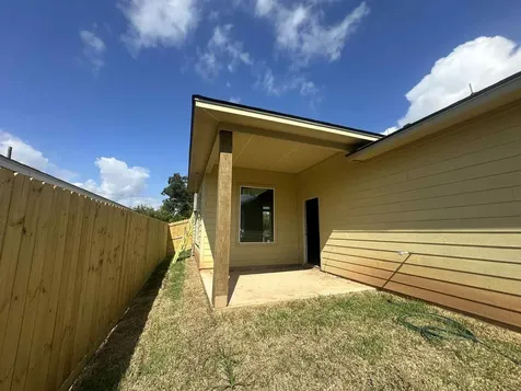 805 Lewis Street Clute TX 77531