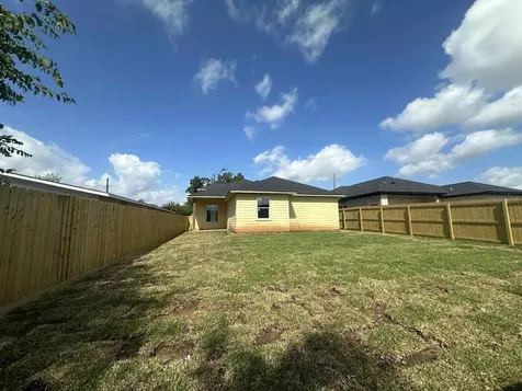 805 Lewis Street Clute TX 77531