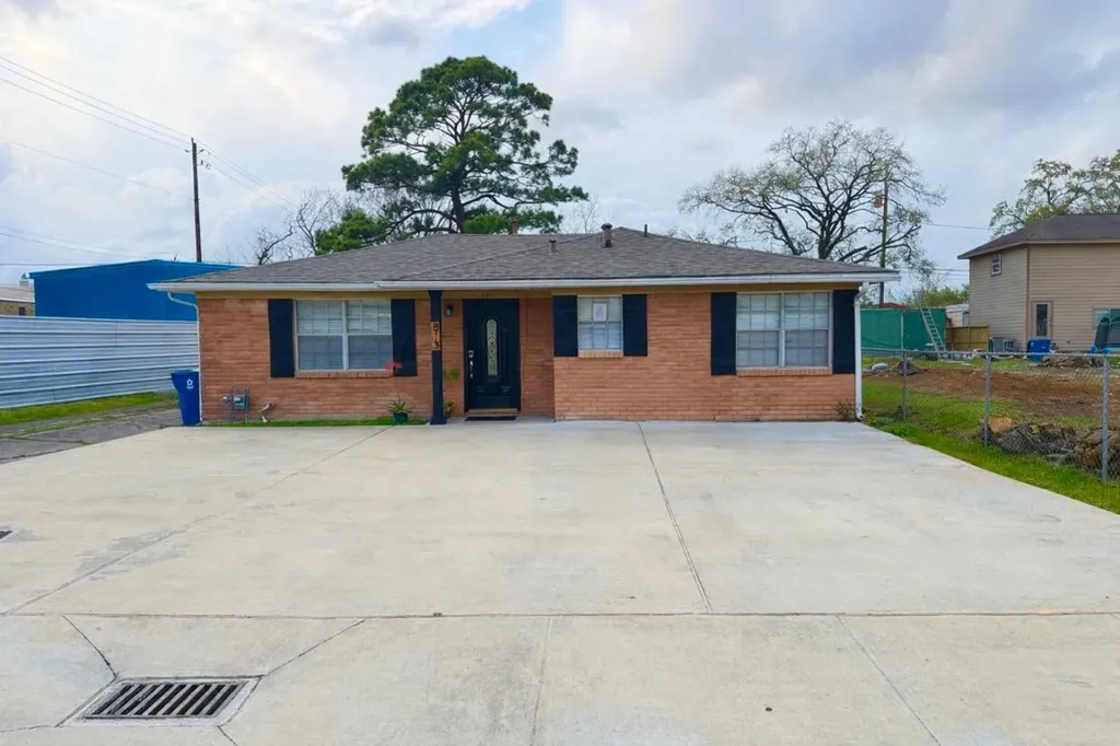 813 Georgia Street South Houston TX 77587