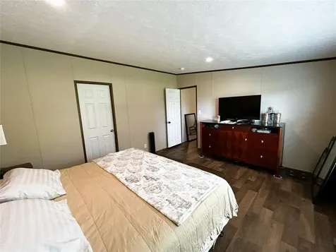 582 Road 5605 Cleveland TX 77327