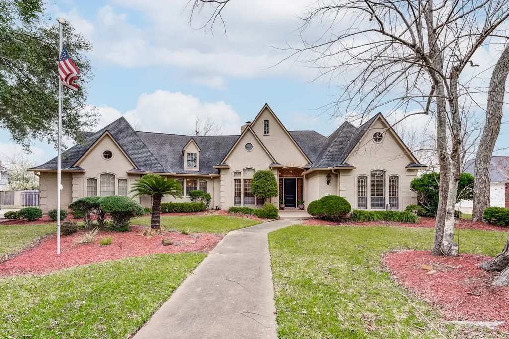 338 Timbercreek Drive Lake Jackson TX 77566