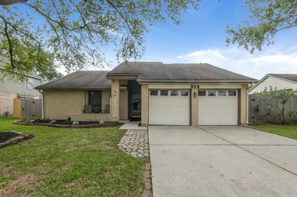 914 Briarwood Court Deer Park TX 77536