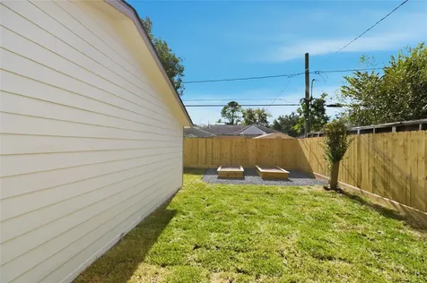 1202 Aurora Street Houston TX 77009
