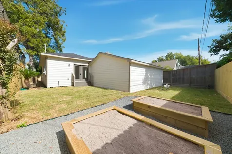 1202 Aurora Street Houston TX 77009