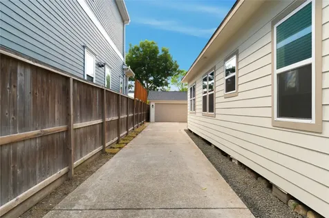 1202 Aurora Street Houston TX 77009