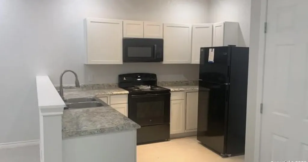 11 Oak Plaza San Antonio TX 78216