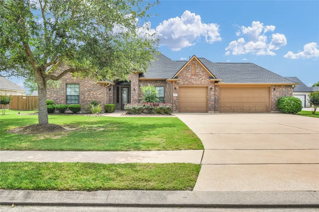 1100 Southern Oaks Drive Angleton TX 77515