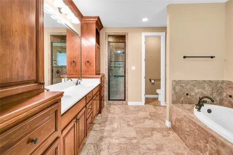 1100 Southern Oaks Drive Angleton TX 77515