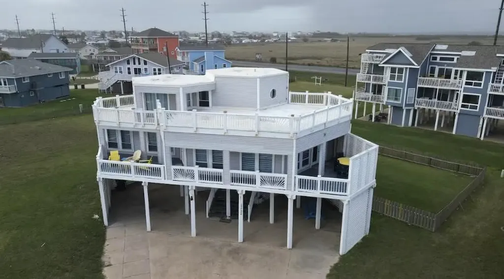 17732 Glei Galveston TX 77554