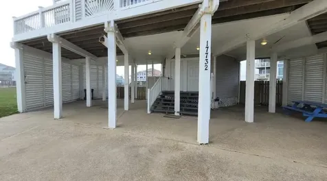 17732 Glei Galveston TX 77554