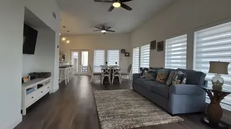 17732 Glei Galveston TX 77554