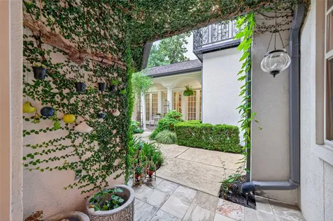 22 Frontenac Way The Woodlands TX 77382