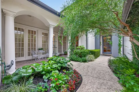 22 Frontenac Way The Woodlands TX 77382