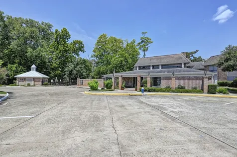 2230 S Piney Point Road 104 Houston TX 77063