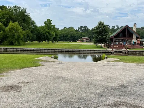 8 Hillside Court Huntsville TX 77340