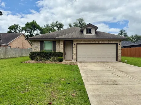 2268 Riveroaks Drive West Columbia TX 77486
