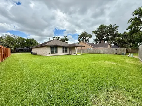 2268 Riveroaks Drive West Columbia TX 77486