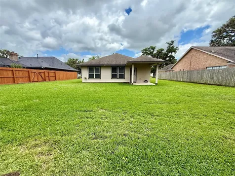2268 Riveroaks Drive West Columbia TX 77486