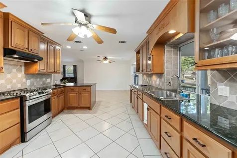 606 Packer Court Webster TX 77598