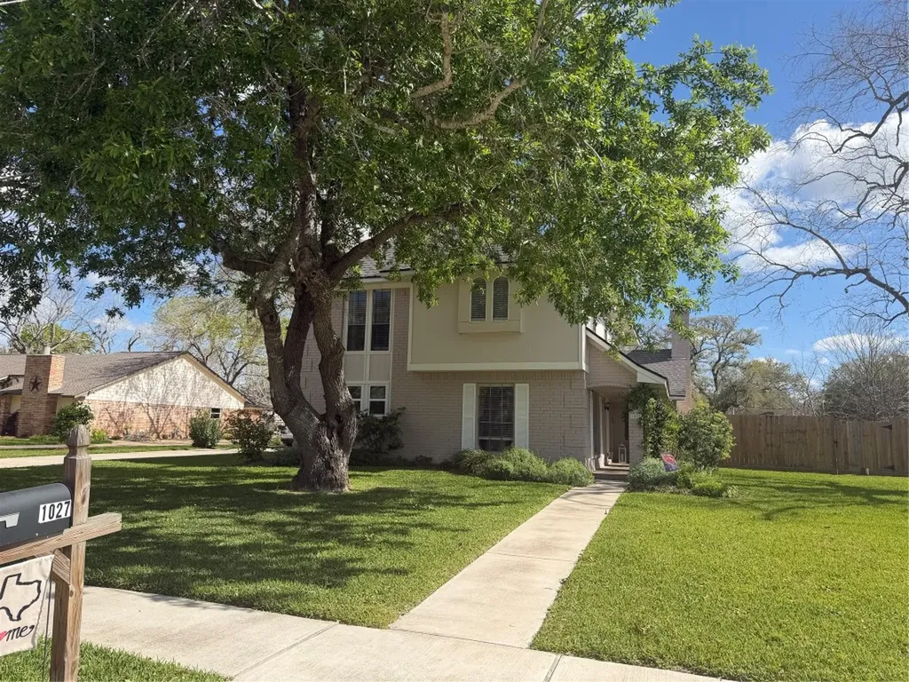 1027 Oleander Street Lake Jackson TX 77566