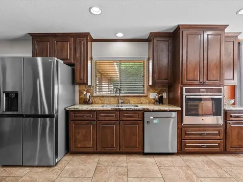 1613 S Hood Street Alvin TX 77511