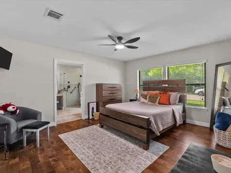 1613 S Hood Street Alvin TX 77511