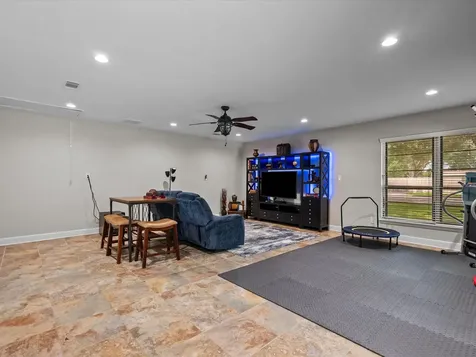 1613 S Hood Street Alvin TX 77511