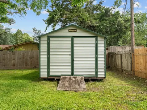 1613 S Hood Street Alvin TX 77511