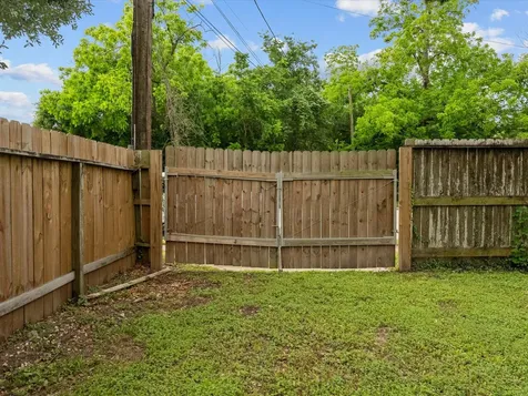 1613 S Hood Street Alvin TX 77511