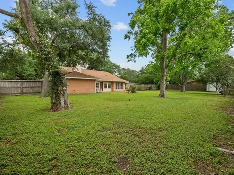 1613 S Hood Street Alvin TX 77511