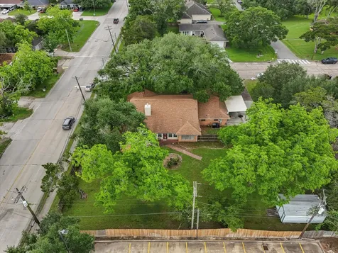 1613 S Hood Street Alvin TX 77511