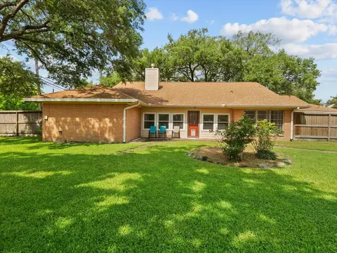 1613 S Hood Street Alvin TX 77511