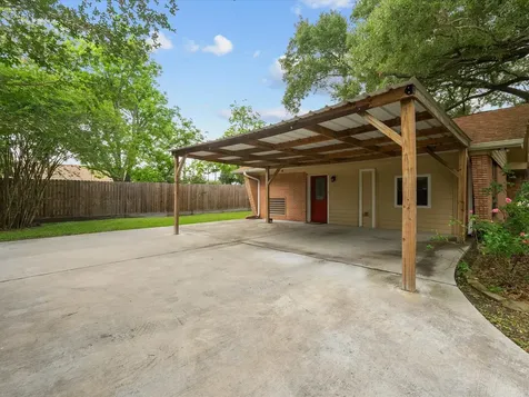 1613 S Hood Street Alvin TX 77511